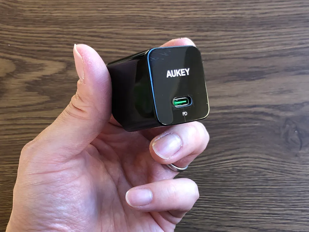 【Aukey PA-Y19レビュー】Ankerを上回るサイズと使い勝手!PD対応USB-Cポート搭載でスマホ・ノートPCを急速充電できる世界一コンパクトな急速充電器|使ってみて感じたこと:このサイズ感で高出力30Wは重宝しますね