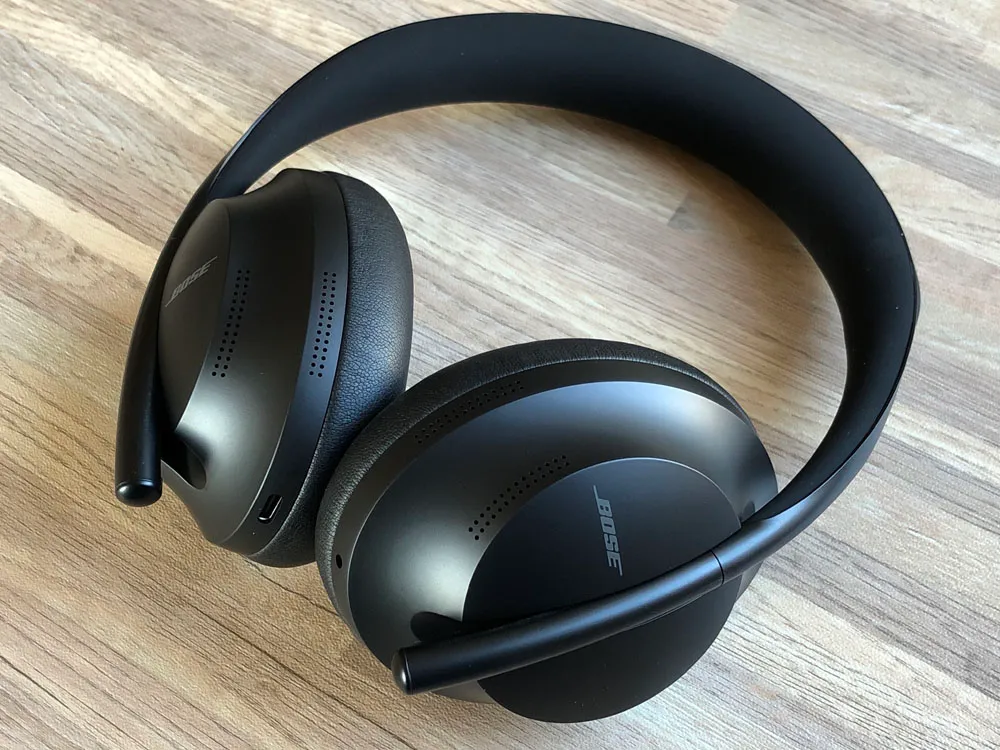 【BOSE NOISE CANCELLING HEADPHONES 700レビュー】ノイズキャンセリングヘッドホン史上最高の静寂!Bluetooth接続で極上の没入感を堪能しよう!|外観:弾力も程よい柔らかさで長時間の装着にも快適さで応えてくれます。