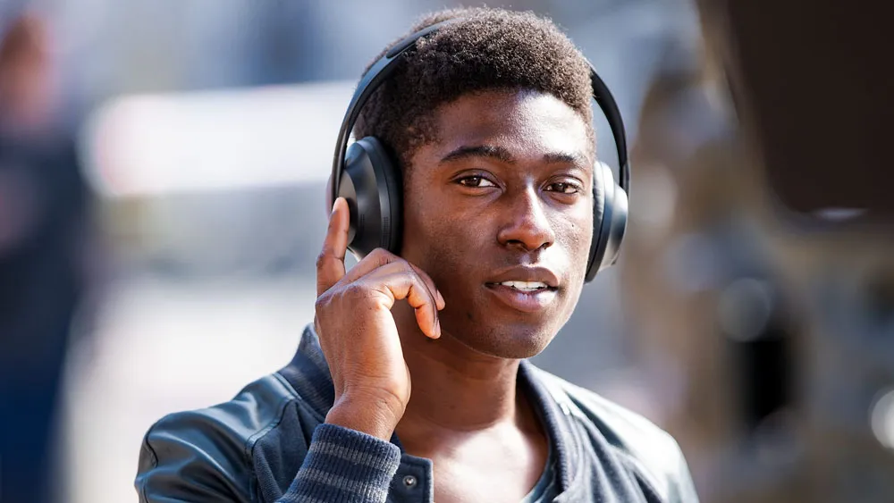 【BOSE NOISE CANCELLING HEADPHONES 700レビュー】ノイズキャンセリングヘッドホン史上最高の静寂!Bluetooth接続で極上の没入感を堪能しよう!|優れているポイント:想像を斜め上行く高精度タッチコントロール