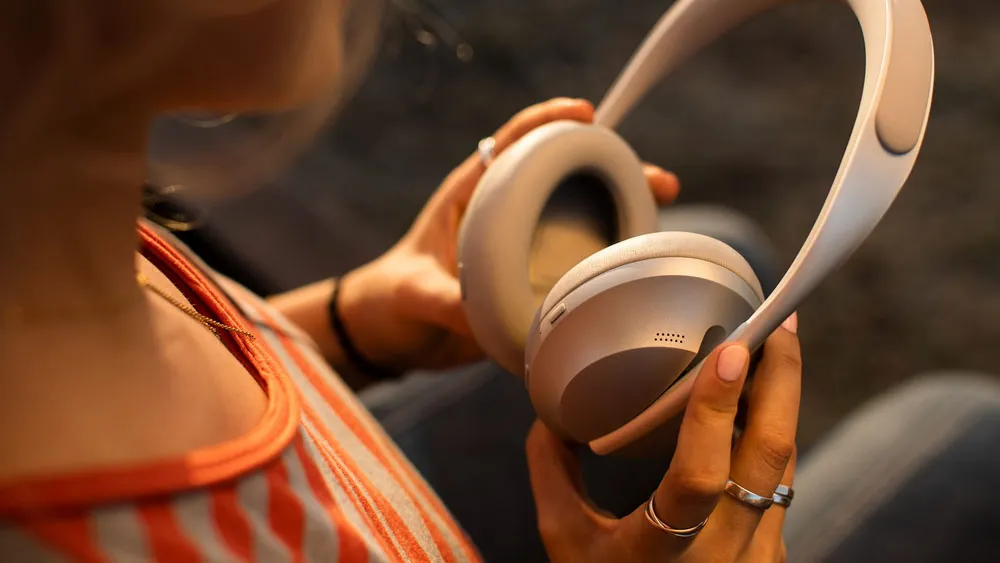 【BOSE NOISE CANCELLING HEADPHONES 700レビュー】ノイズキャンセリングヘッドホン史上最高の静寂!Bluetooth接続で極上の没入感を堪能しよう!|優れているポイント:極上すぎる着け心地