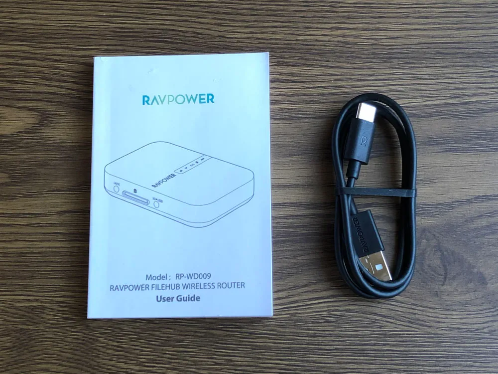 【RAVPower Filehub RP-WD009レビュー】スマホ写真&動画データを簡単バックアップ!無線でデータ共有もできるWi-Fi SDカードリーダー|旅行などに最適|付属品