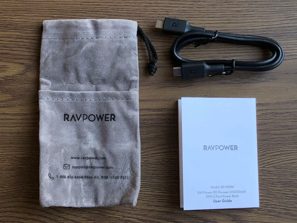 【RAVPower モバイルバッテリーRP-PB186レビュー】Anker競合製品を超える高出力・軽さ・価格!10000mAhクラス最強のモバイルバッテリー|付属品