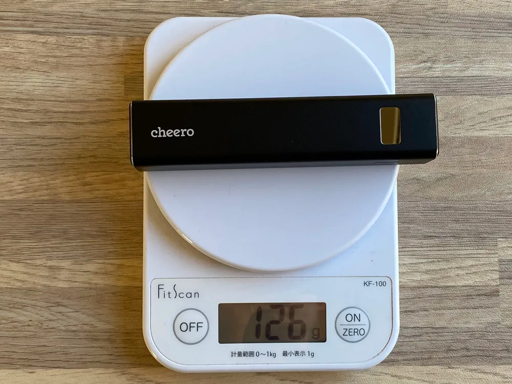 【Cheero Power Plus 5 Stickレビュー】わずか125gの超軽量小型!PD対応18W急速充電も可能で蓄電残量のデジタル表示が嬉しいUSB-Cモバイルバッテリー|外観:何といっても軽いです。わずか126g。