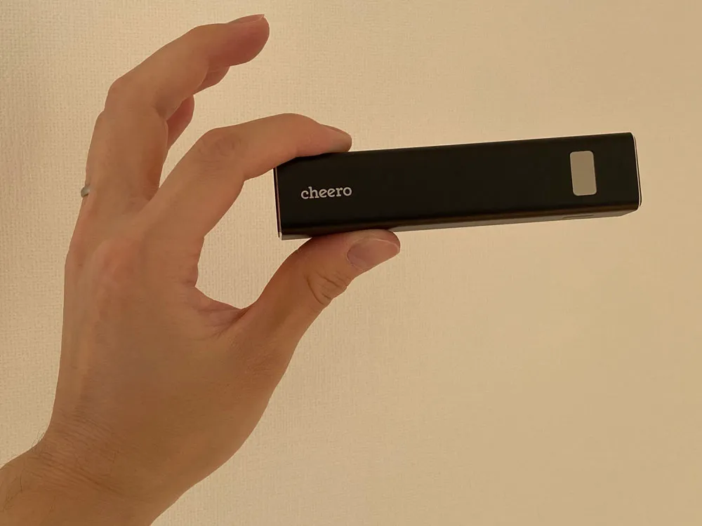【Cheero Power Plus 5 Stickレビュー】わずか125gの超軽量小型!PD対応18W急速充電も可能で蓄電残量のデジタル表示が嬉しいUSB-Cモバイルバッテリー|使ってみて感じたこと:とにかく軽くて持ち運びが楽チンすぎる