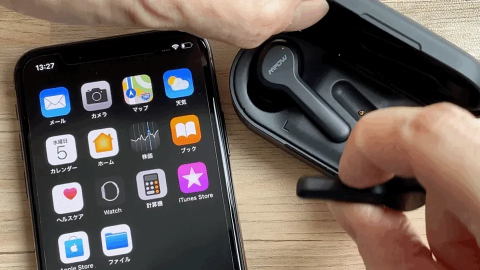 【Mpow Bluetoothイヤホン M9レビュー】三千円台前半の超高コスパBluetoothイヤホン!急速充電・完全防水など必要十分な機能を誇るMpow完全ワイヤレス|外観:特に本体の軸部分に向かうにつれてフェードアウトしていく面取り加工がすごい! 三千円台前半でここまでやらなくても・・・とユーザーが心配してしまう妥協感ゼロなデザイン。