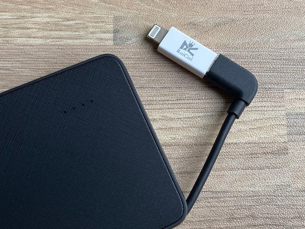 【Anker PowerCore+ 10000 with built-in USB-C Cableレビュー】USB-Cケーブル内蔵&PD急速充電対応!充電ケーブル要らずのモバイルバッテリー|付属品:変換アダプタがあれば、iPhoneも充電可能です!