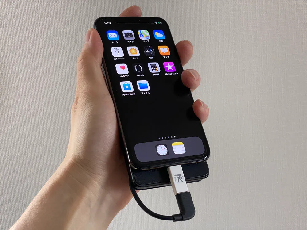 【Anker PowerCore+ 10000 with built-in USB-C Cableレビュー】USB-Cケーブル内蔵&PD急速充電対応!充電ケーブル要らずのモバイルバッテリー|使ってみて感じたこと:スマホと重ね持ちしやすい