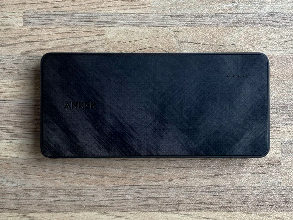 【Anker PowerCore+ 10000 with built-in USB-C Cableレビュー】USB-Cケーブル内蔵&PD急速充電対応!充電ケーブル要らずのモバイルバッテリー|外観