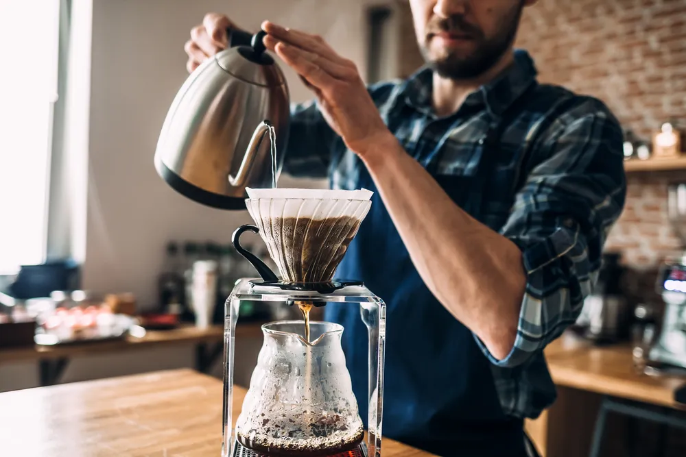 【コーヒー器具まとめ】コーヒーをハンドドリップする際に必要な器具は？本格的なハンドドリップコーヒーを自宅で淹れる際に揃えたいアイテムをご紹介｜自宅で淹れるならハンドドリップがおすすめ