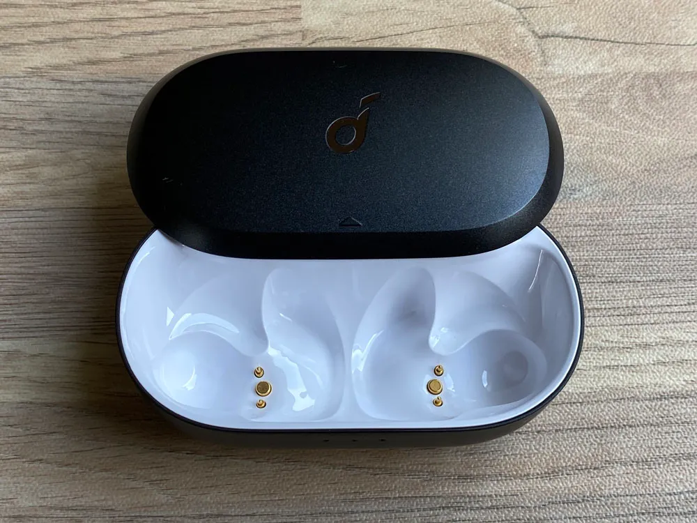 【Anker Soundcore Spirit Dot 2レビュー】スポーツ向けワイヤレスイヤホンの最適解!?完全防水で最大5.5時間連続再生&急速充電可能な完全ワイヤレスイヤホン|外観:ちなみに中身はシンプルです。