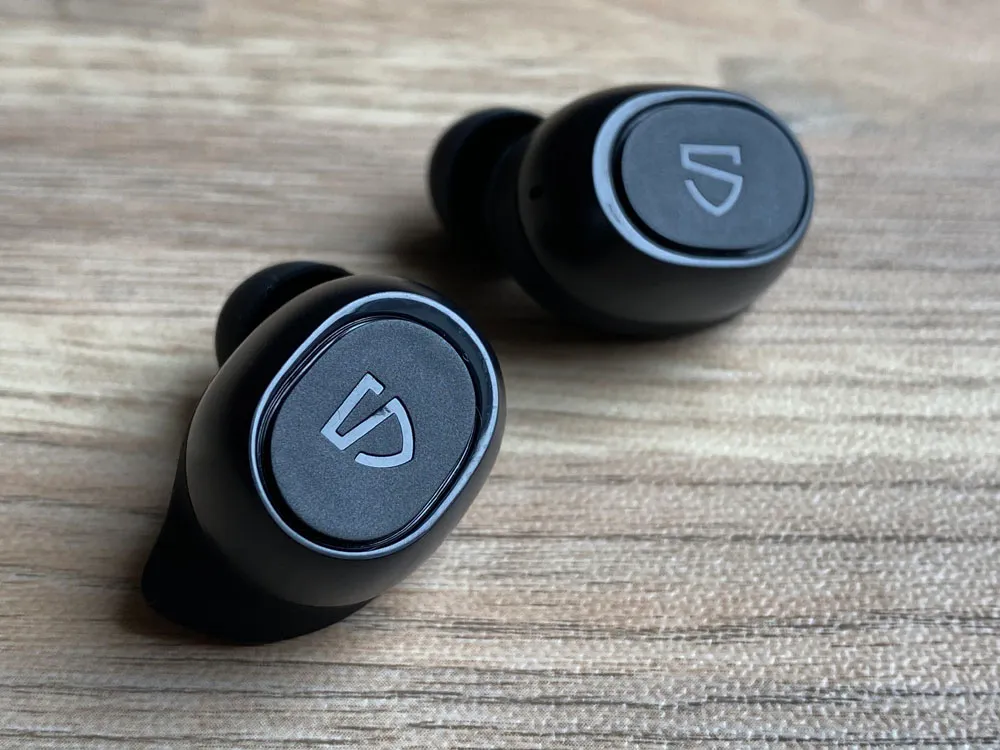 【SOUNDPEATS TrueFree2レビュー】TrueFree+から更に進化を遂げた最新モデル!音質・防水性能・接続安定性など価格不相応な高コスパ完全ワイヤレスイヤホン|外観