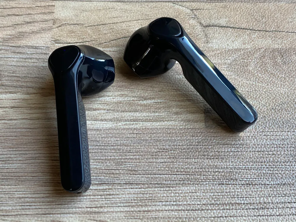 【TaoTronics SoundLiberty 92レビュー】13mm大口径ドライバーで迫力サウンド体験!!インナーイヤー開放型TWS最強のコスパを誇る完全ワイヤレスイヤホン|外観