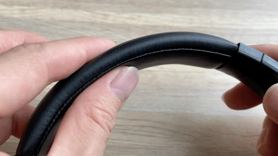 【Mpow H7レビュー】低価格帯の密閉型Bluetoothヘッドホン決定版!40mmドライバーが奏でる高音質サウンドと快適な無線接続を実現させた高コスパヘッドホン|外観:頭頂部にも弾力性に富んだフォームが内蔵されていて良心的です。