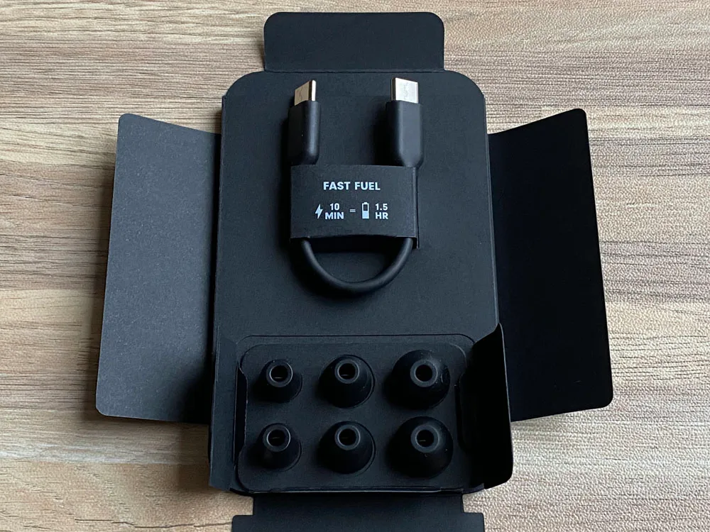 【Beats Flexレビュー】重低音の秀逸さ・コスパの高さはBeatsXを完全踏襲!BeatsXをさらに高性能&リーズナブルにした後継機|USB-C搭載が嬉し過ぎる|付属品