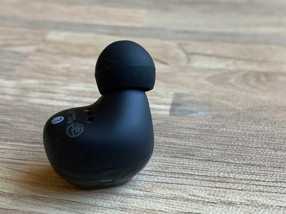 【GLIDiC Sound Air TW-5100レビュー】バッテリー性能・充電性能に優れたリーズナブル完全ワイヤレス!音質も上々な高コスパTWS|外観:付属のイヤーピースは、秀逸なイヤーピースとして知られるfinal「Type-E」を彷彿とさせる形状。 関係はないと思いますが、優れた装着感を実現させています。