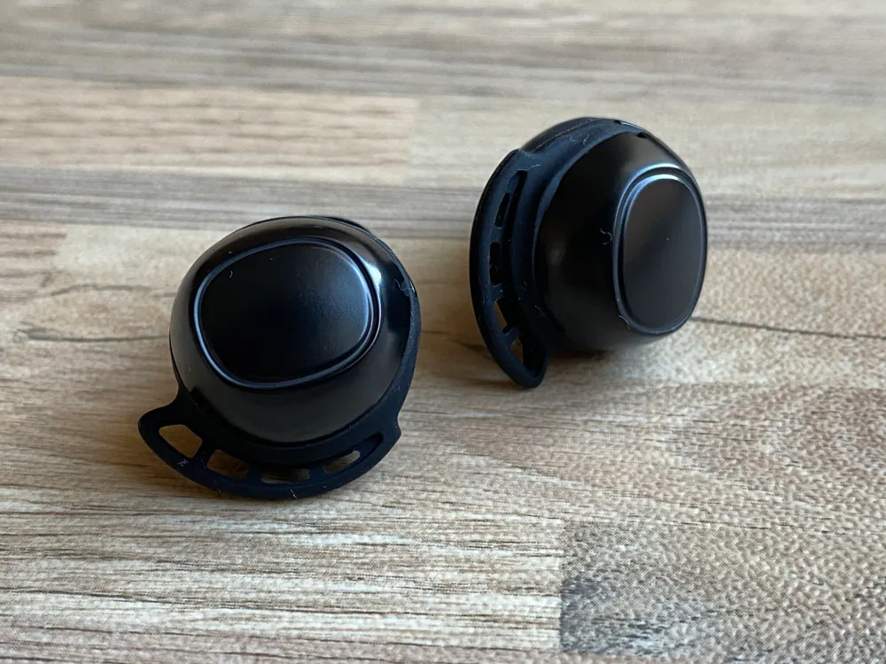 【Mpow M30レビュー】4千円未満の圧倒的コスパ感!!超安定接続・良好な装着安定性・満足な音質・完全防水と必要なスペック揃い踏みの超高コスパTWS|外観