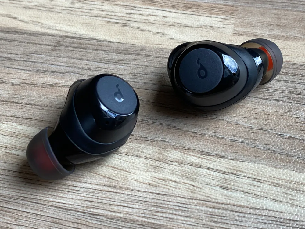 【Anker Soundcore Liberty Neo2レビュー】超割安感とハイスペックが共存!!ほぼ死角無し・価格不相応な秀逸スペック目白押しの大人気モデル後継機|外観