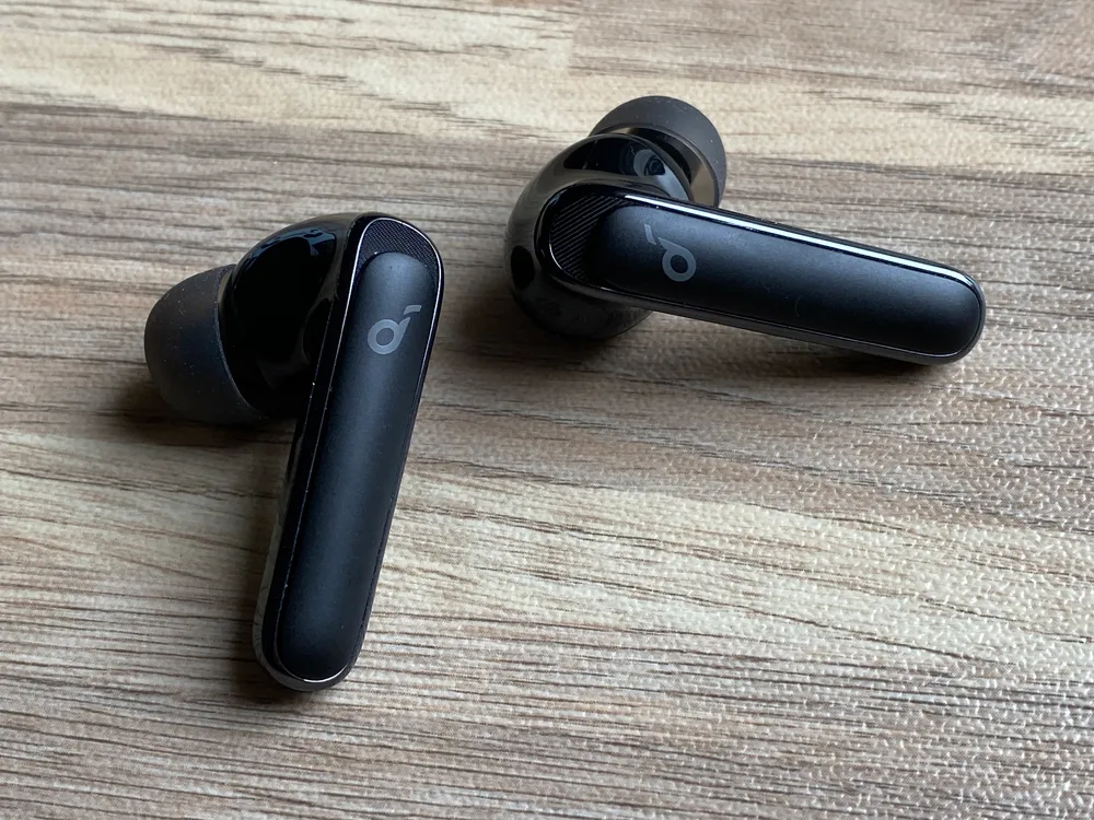 【Anker Soundcore Life P3レビュー】圧倒的な多機能さが光る!利用価値MAXなアクティブノイキャン搭載が7千円で手に入るコスパモンスターTWS|外観